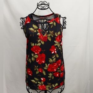 Gyft, Small Black Sleeveless Top w/Floral Design